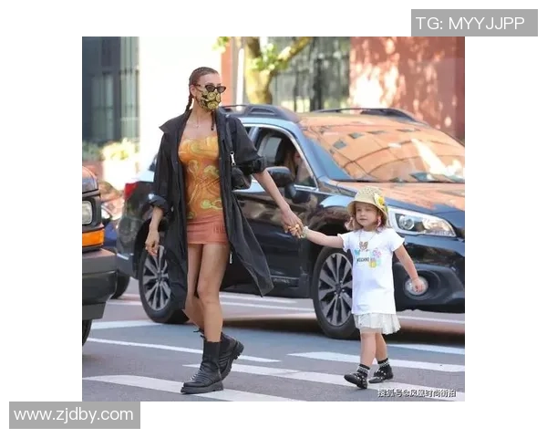 足球明星的女友yz背后的故事与生活揭秘让你了解她的真实面貌